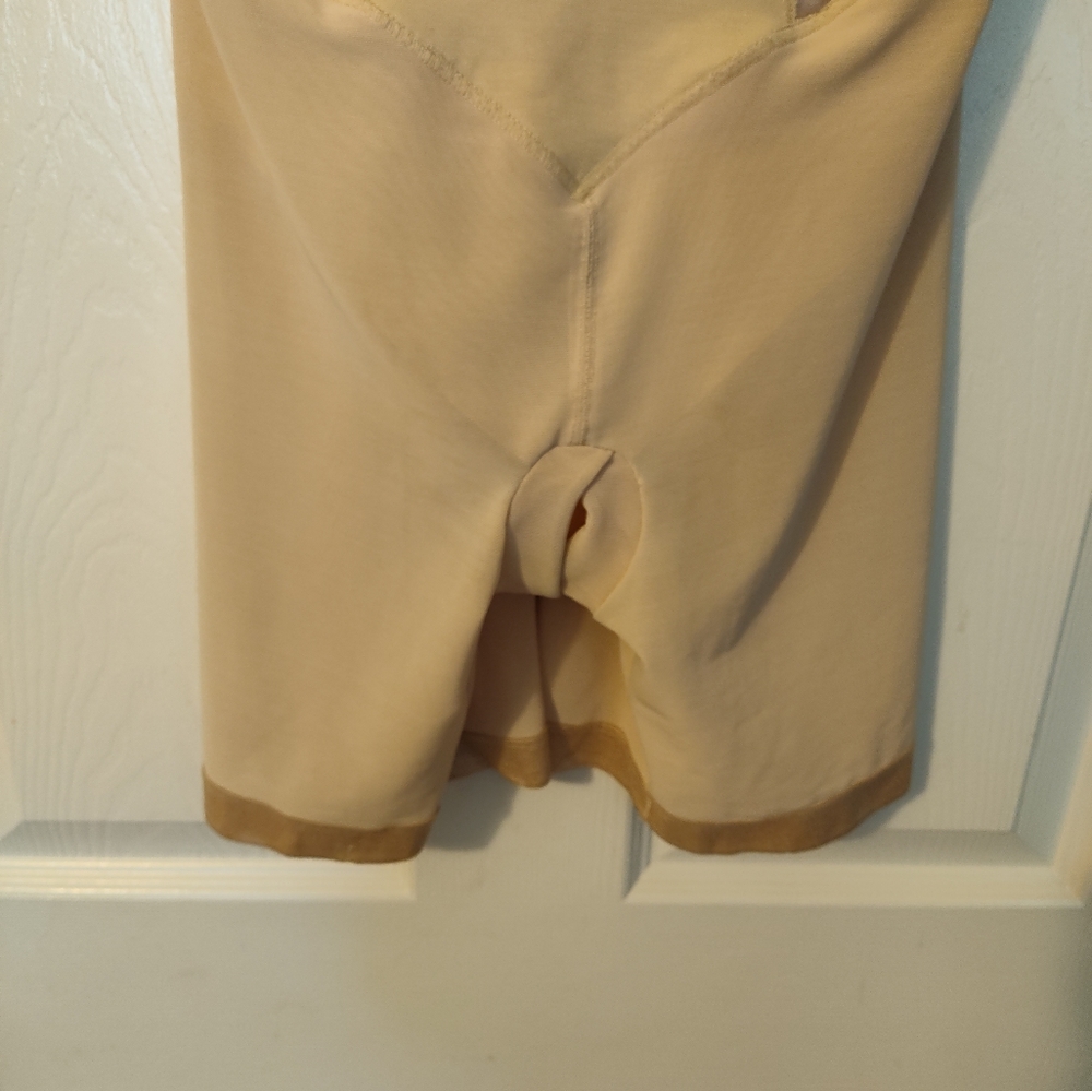 Shapewear Bodysuit - Removable/Convertible Straps - Size 38D - Picture 11 of 12